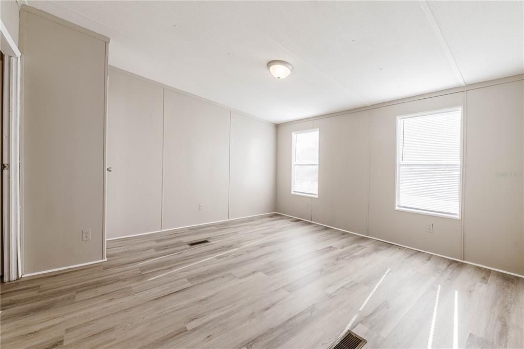 For Sale: $154,900 (3 beds, 2 baths, 1040 Square Feet)