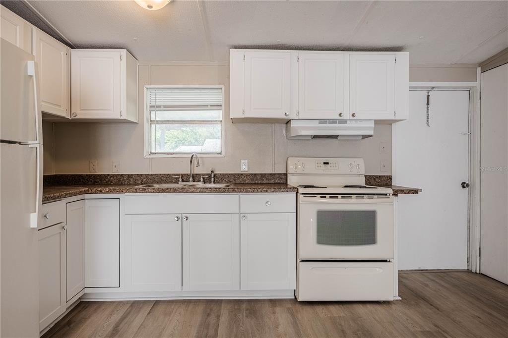 For Sale: $154,900 (3 beds, 2 baths, 1040 Square Feet)