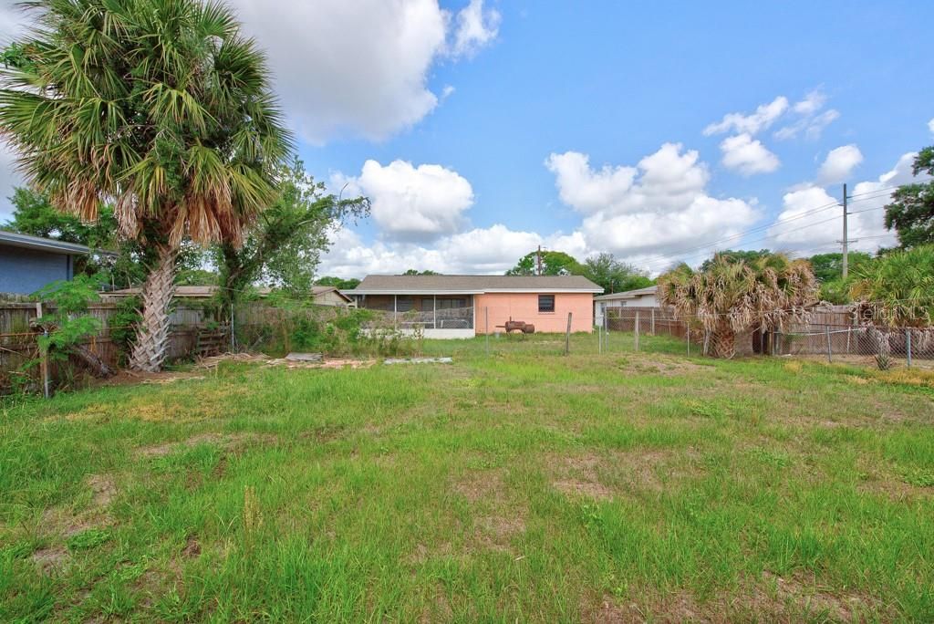 For Sale: $220,000 (3 beds, 1 baths, 890 Square Feet)