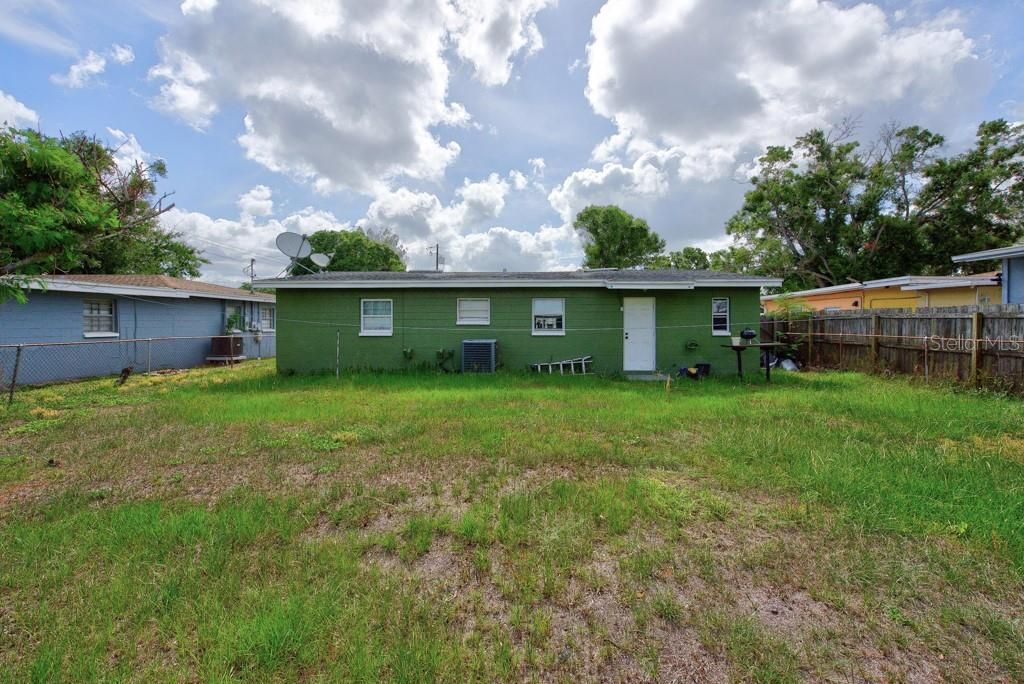 For Sale: $220,000 (3 beds, 1 baths, 890 Square Feet)