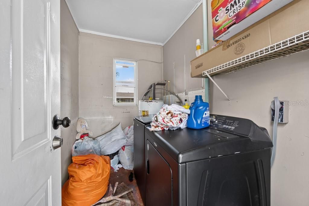 For Sale: $220,000 (3 beds, 1 baths, 890 Square Feet)
