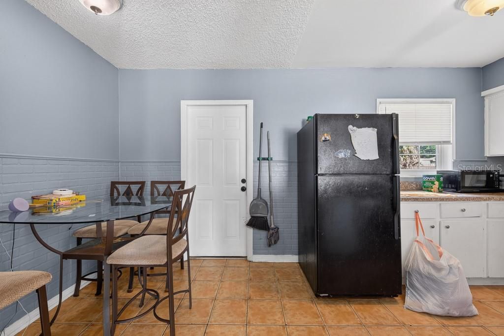 For Sale: $220,000 (3 beds, 1 baths, 890 Square Feet)