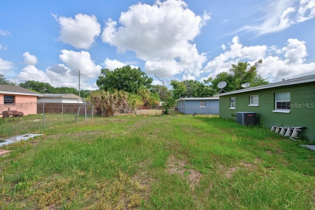 For Sale: $220,000 (3 beds, 1 baths, 890 Square Feet)