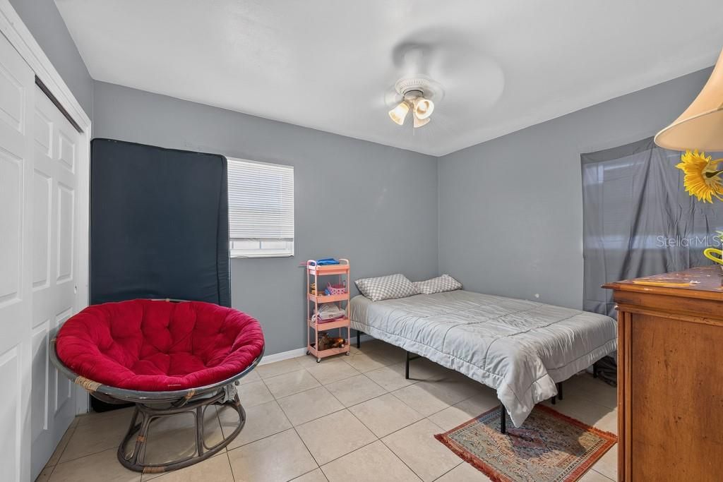 For Sale: $220,000 (3 beds, 1 baths, 890 Square Feet)
