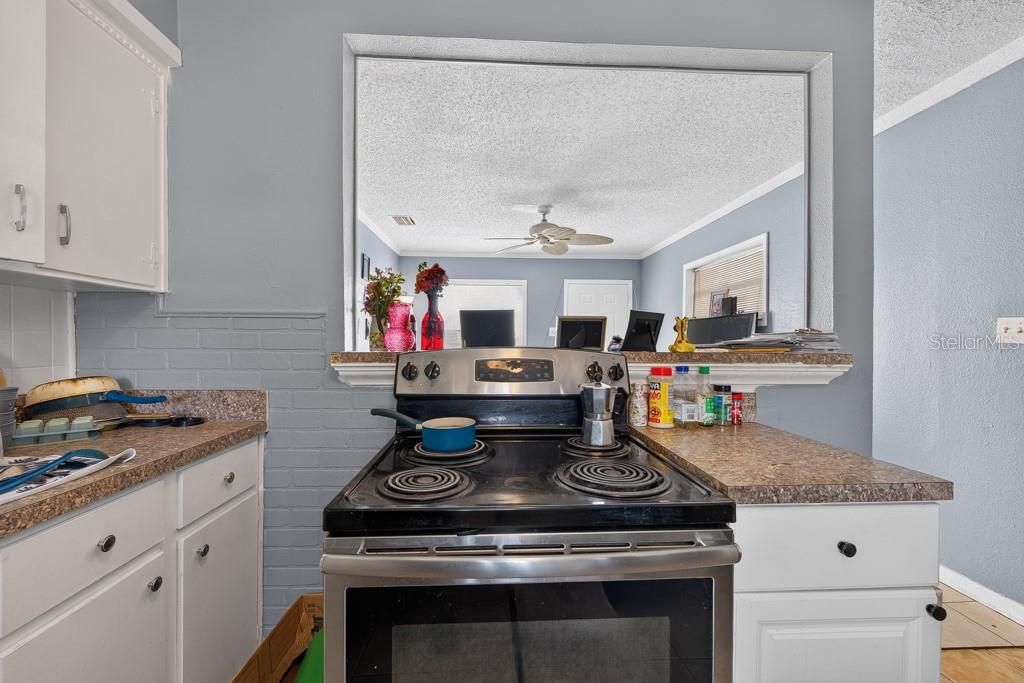For Sale: $220,000 (3 beds, 1 baths, 890 Square Feet)