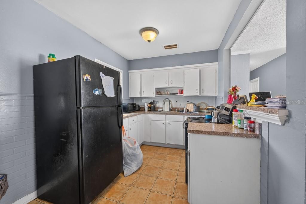 For Sale: $220,000 (3 beds, 1 baths, 890 Square Feet)