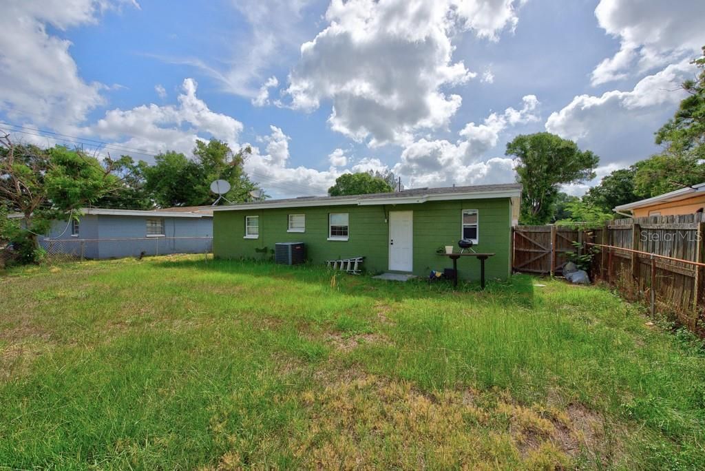 For Sale: $220,000 (3 beds, 1 baths, 890 Square Feet)