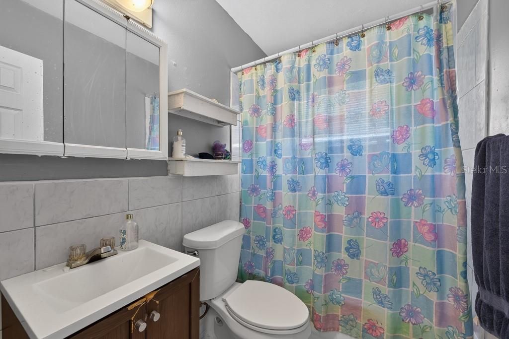 For Sale: $220,000 (3 beds, 1 baths, 890 Square Feet)