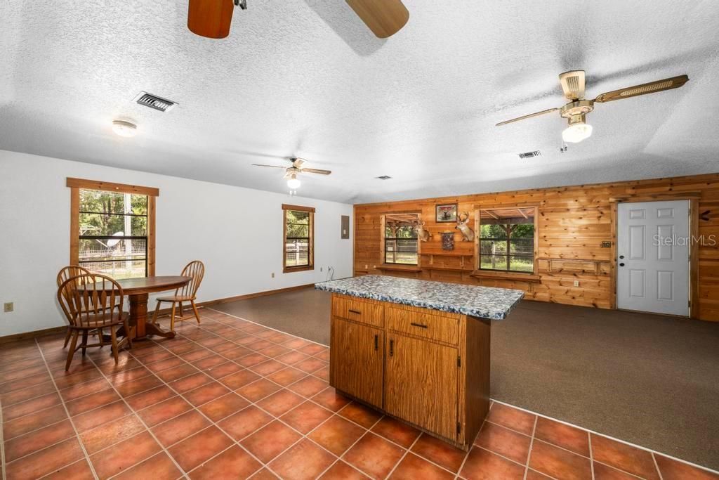 For Sale: $249,000 (2 beds, 2 baths, 1176 Square Feet)