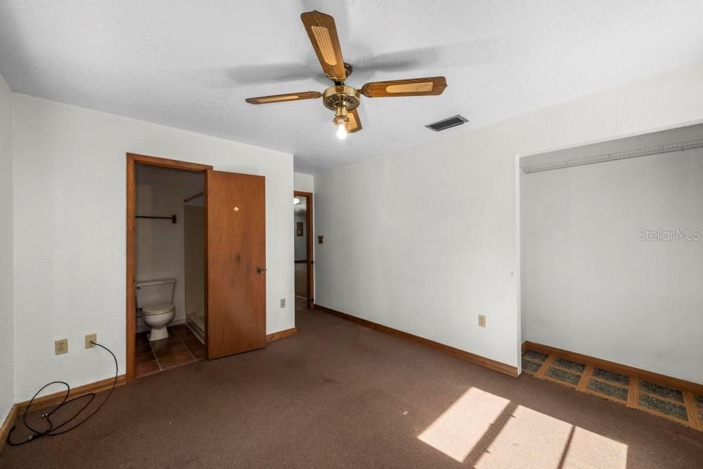 For Sale: $249,000 (2 beds, 2 baths, 1176 Square Feet)
