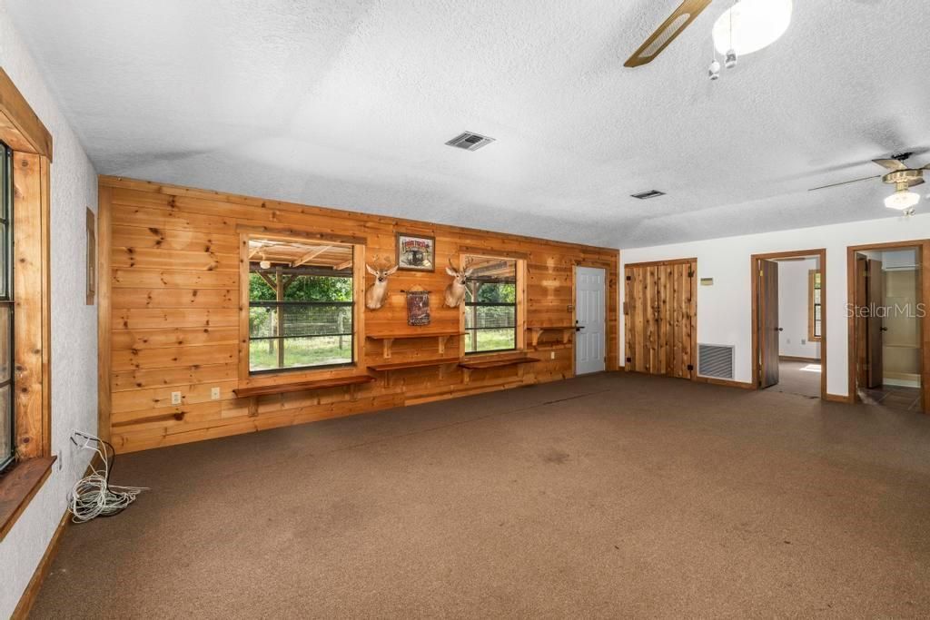 For Sale: $249,000 (2 beds, 2 baths, 1176 Square Feet)
