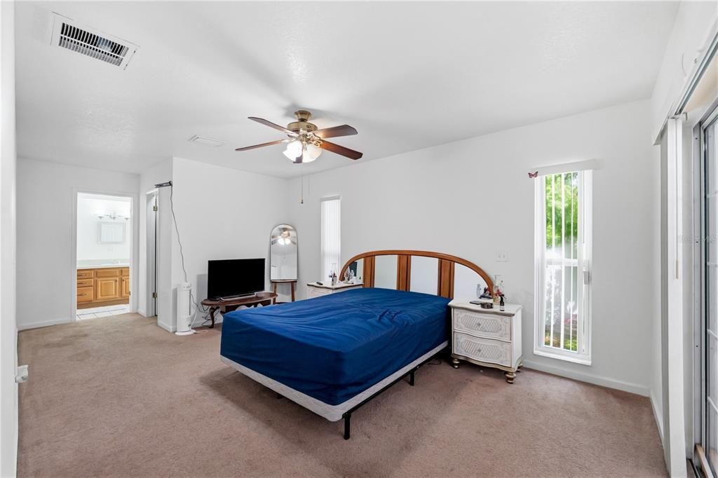 For Sale: $498,900 (5 beds, 4 baths, 2218 Square Feet)