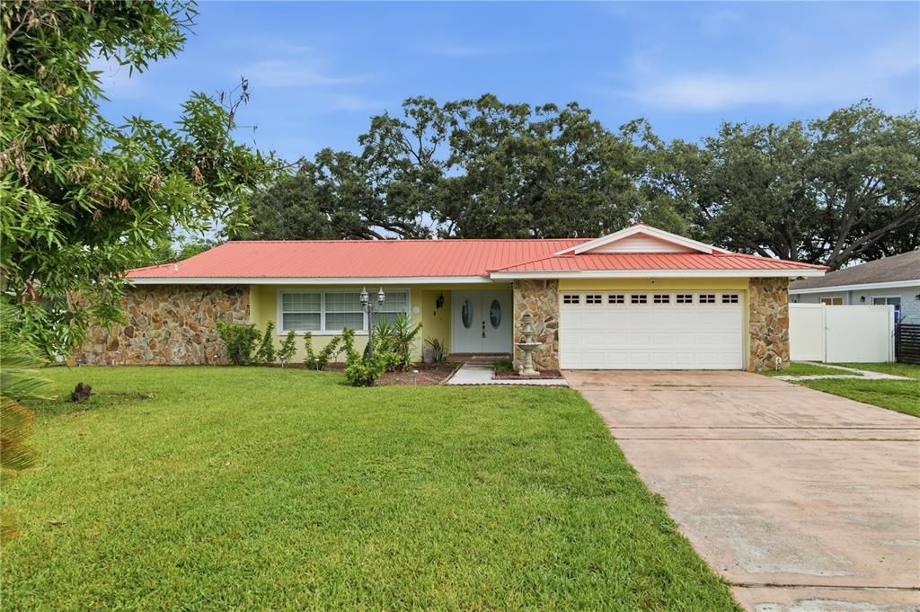 For Sale: $498,900 (5 beds, 4 baths, 2218 Square Feet)