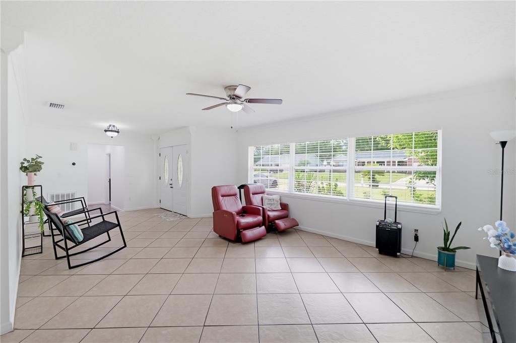 For Sale: $498,900 (5 beds, 4 baths, 2218 Square Feet)