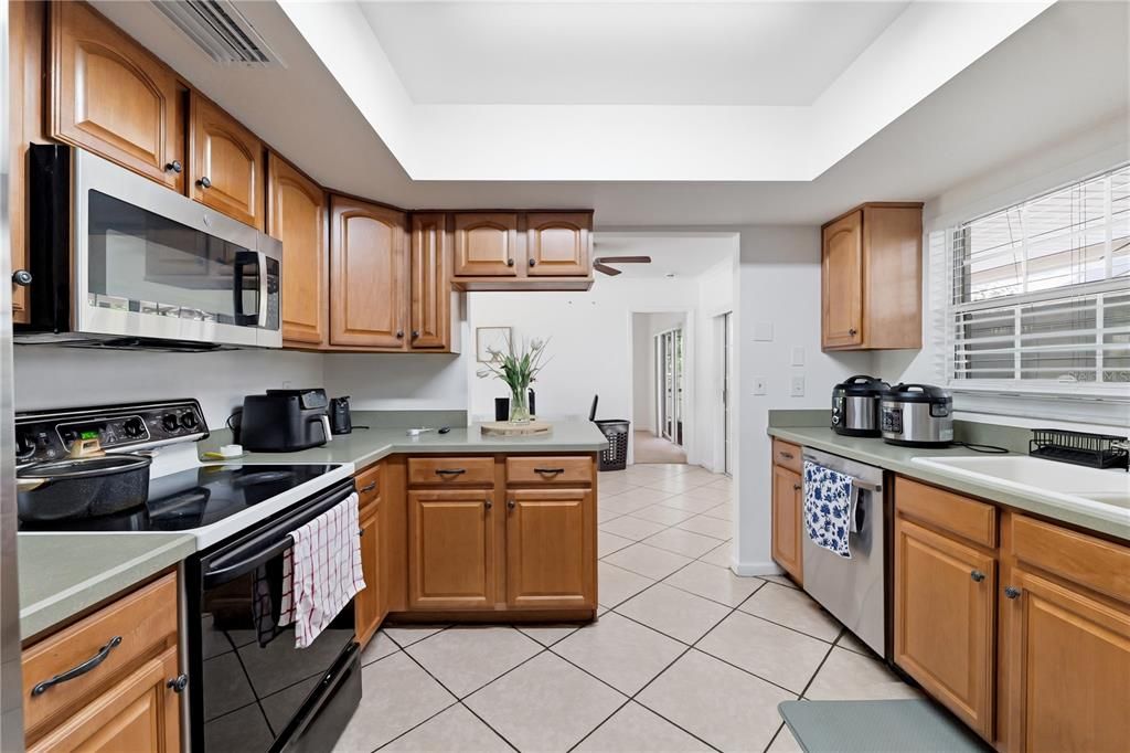 For Sale: $498,900 (5 beds, 4 baths, 2218 Square Feet)