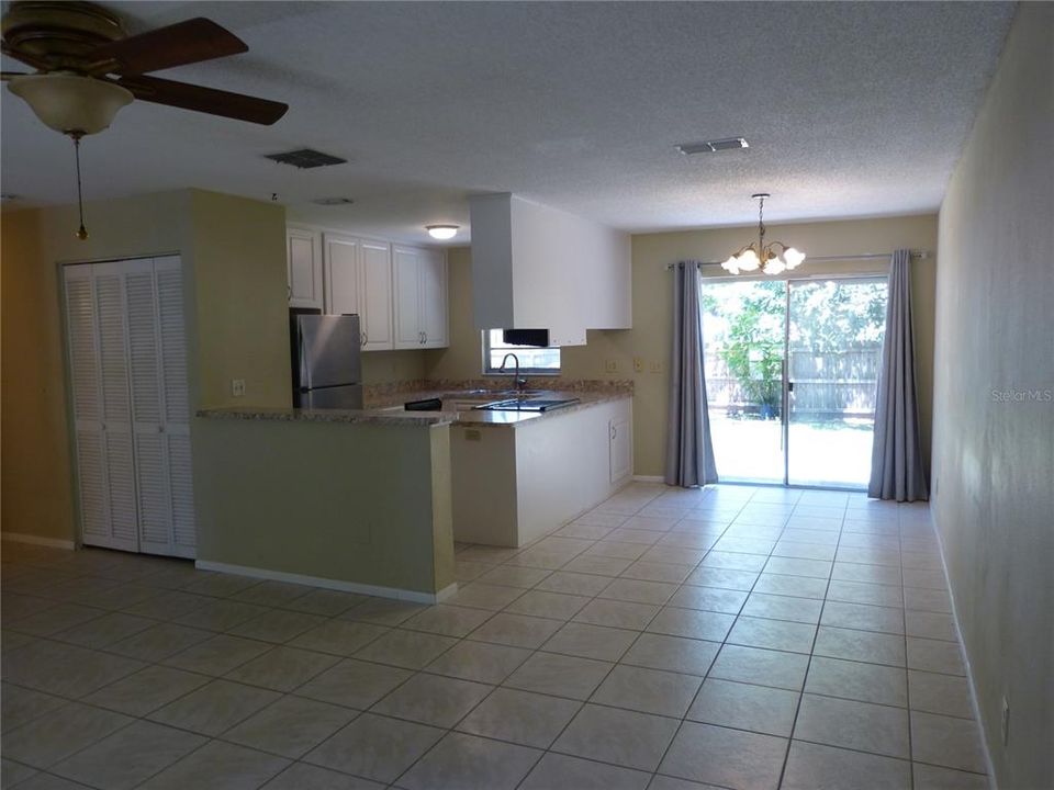 For Rent: $2,100 (3 beds, 2 baths, 1212 Square Feet)