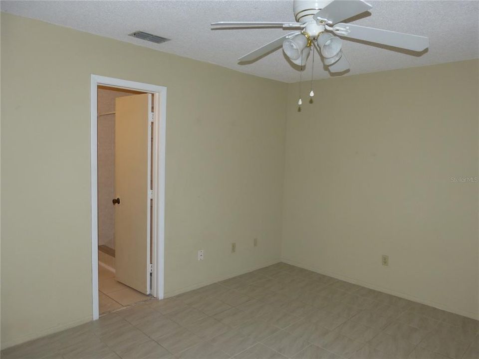 For Rent: $2,100 (3 beds, 2 baths, 1212 Square Feet)