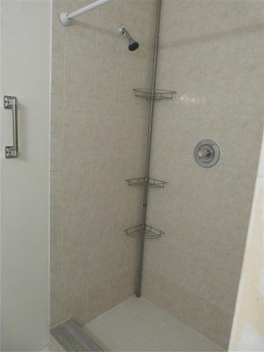 For Rent: $2,100 (3 beds, 2 baths, 1212 Square Feet)