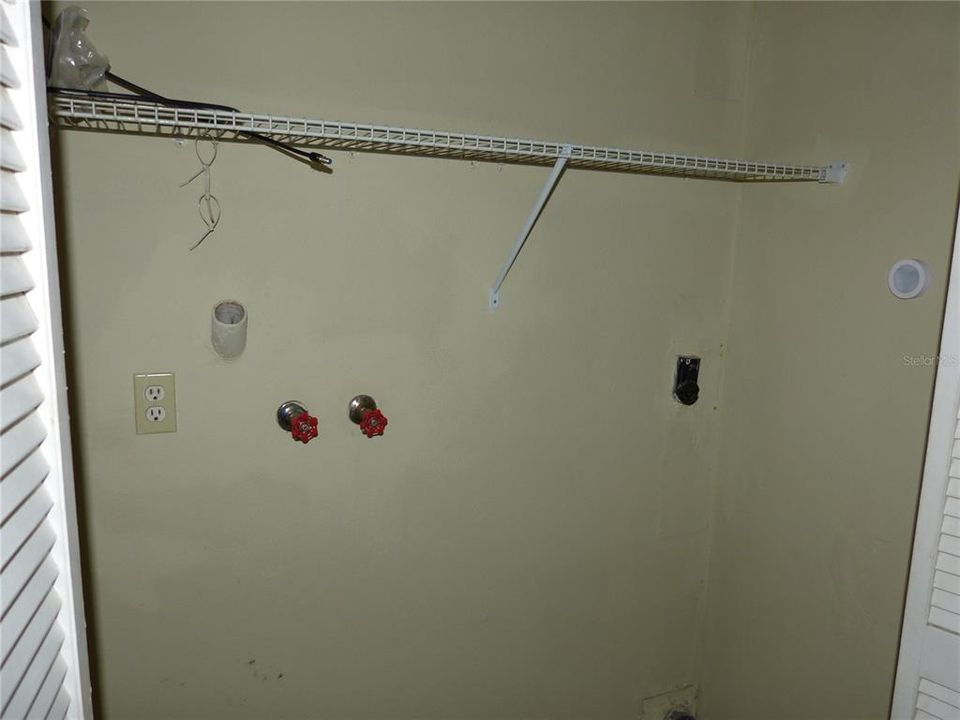 For Rent: $2,100 (3 beds, 2 baths, 1212 Square Feet)