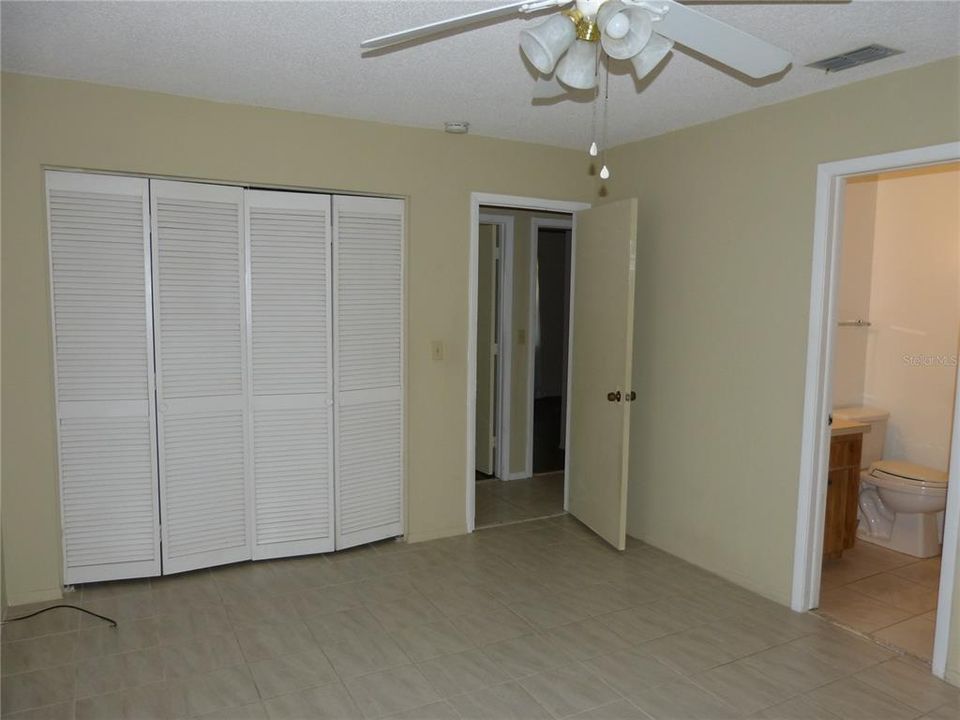 For Rent: $2,100 (3 beds, 2 baths, 1212 Square Feet)