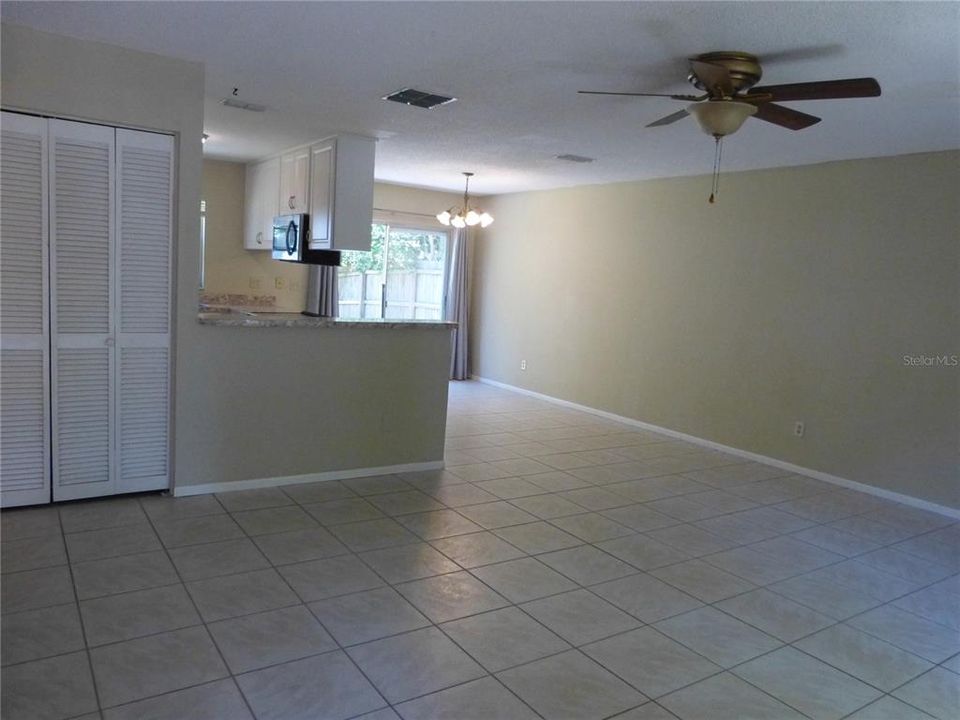 For Rent: $2,100 (3 beds, 2 baths, 1212 Square Feet)