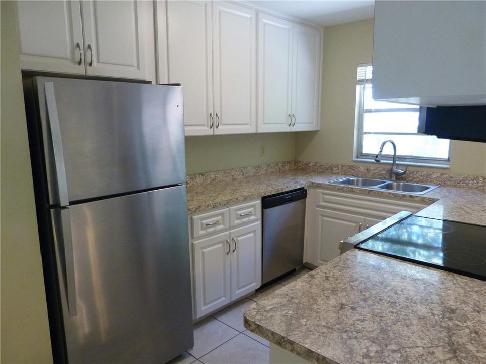 For Rent: $2,100 (3 beds, 2 baths, 1212 Square Feet)
