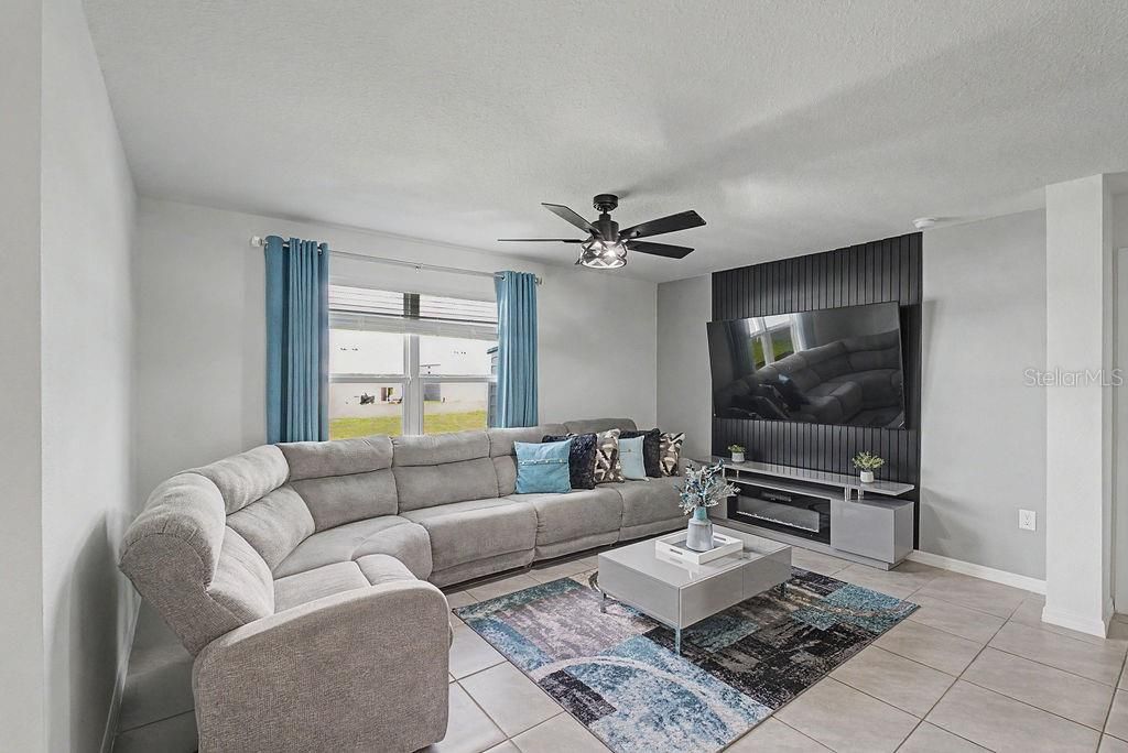 En Venta: $334,990 (4 camas, 2 baños, 1774 Pies cuadrados)