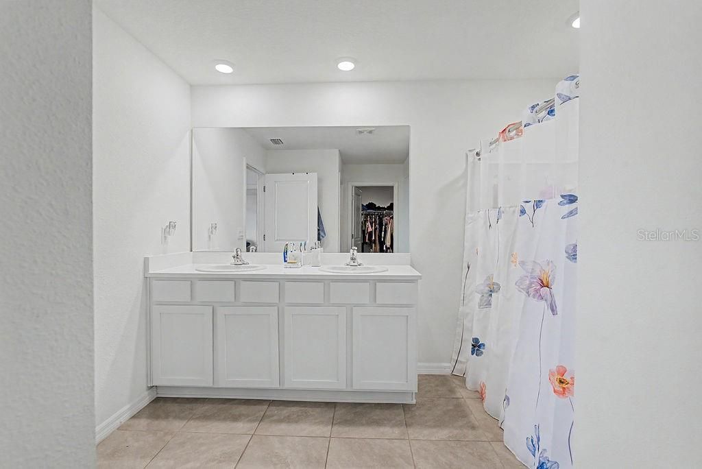 En Venta: $334,990 (4 camas, 2 baños, 1774 Pies cuadrados)