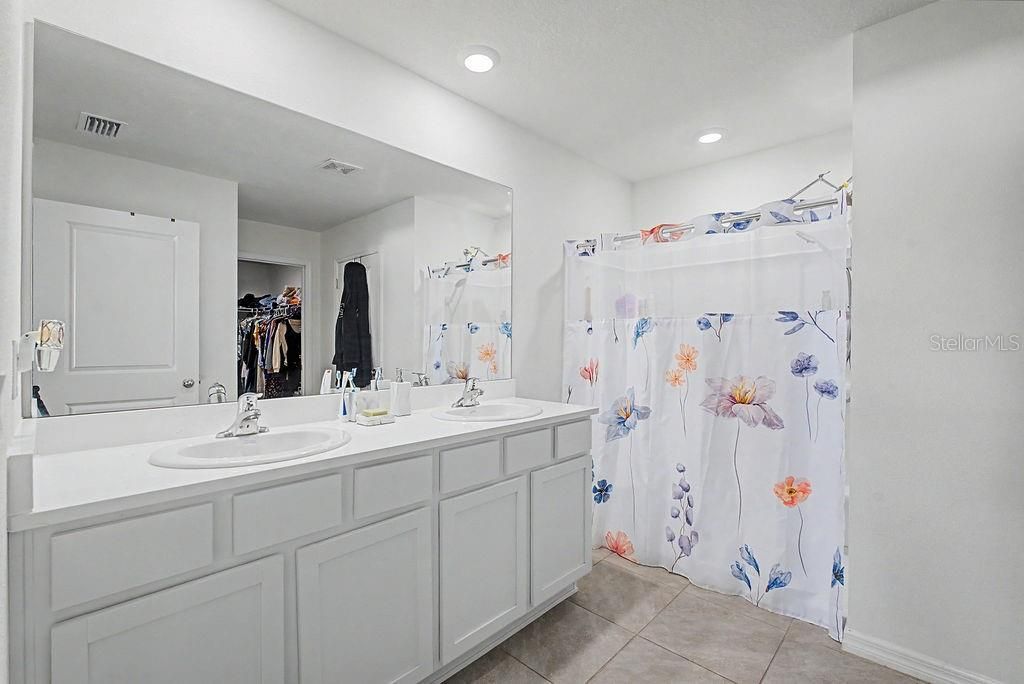 En Venta: $334,990 (4 camas, 2 baños, 1774 Pies cuadrados)