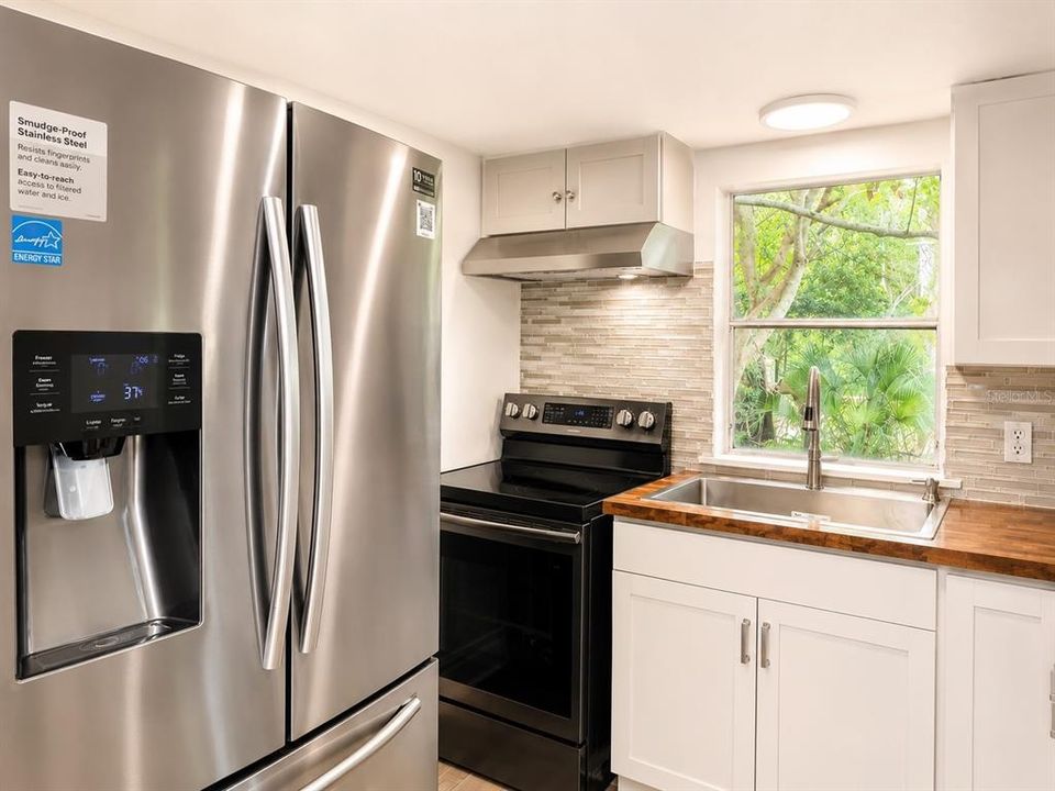 For Sale: $199,900 (3 beds, 2 baths, 1450 Square Feet)