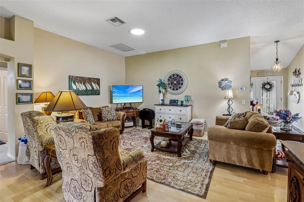 En Venta: $479,000 (3 camas, 2 baños, 1850 Pies cuadrados)
