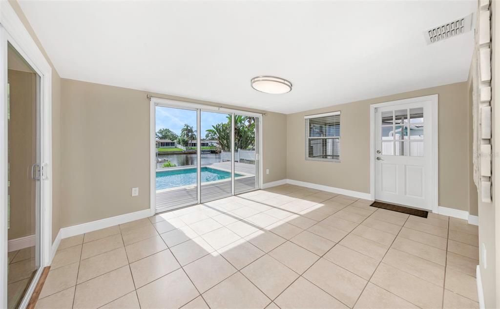 En Venta: $433,000 (2 camas, 2 baños, 1461 Pies cuadrados)