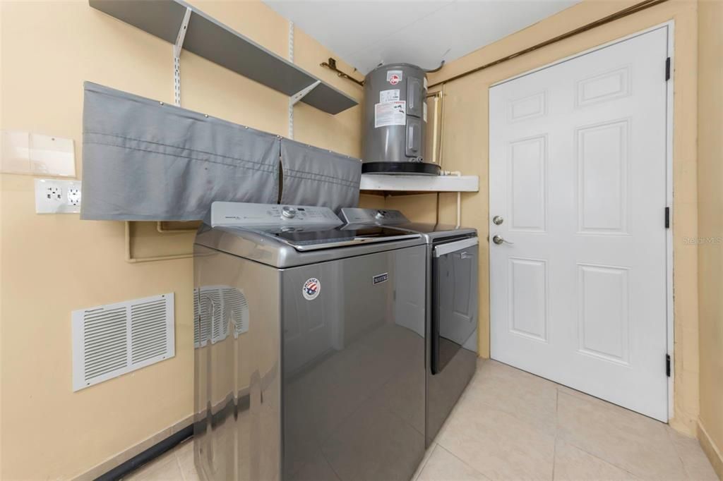 En Venta: $433,000 (2 camas, 2 baños, 1461 Pies cuadrados)