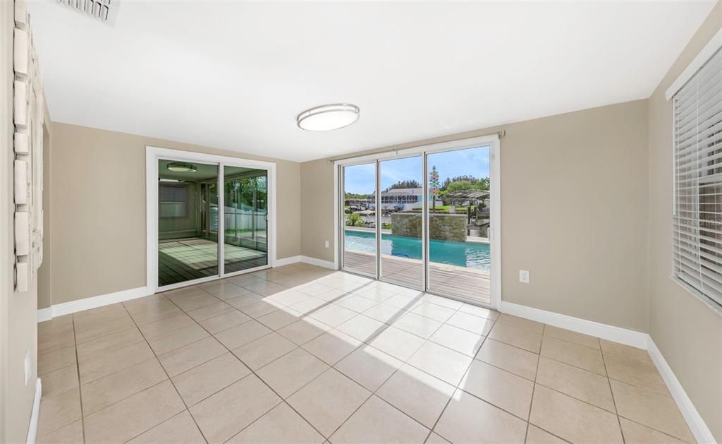 En Venta: $433,000 (2 camas, 2 baños, 1461 Pies cuadrados)