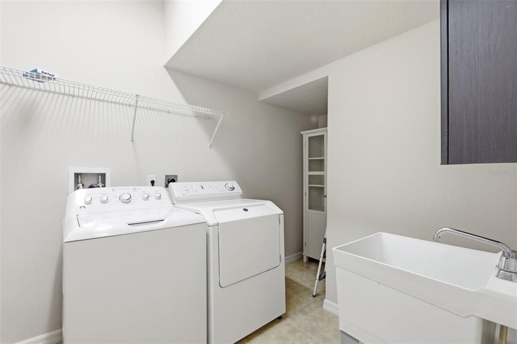 En Venta: $574,900 (4 camas, 2 baños, 3019 Pies cuadrados)