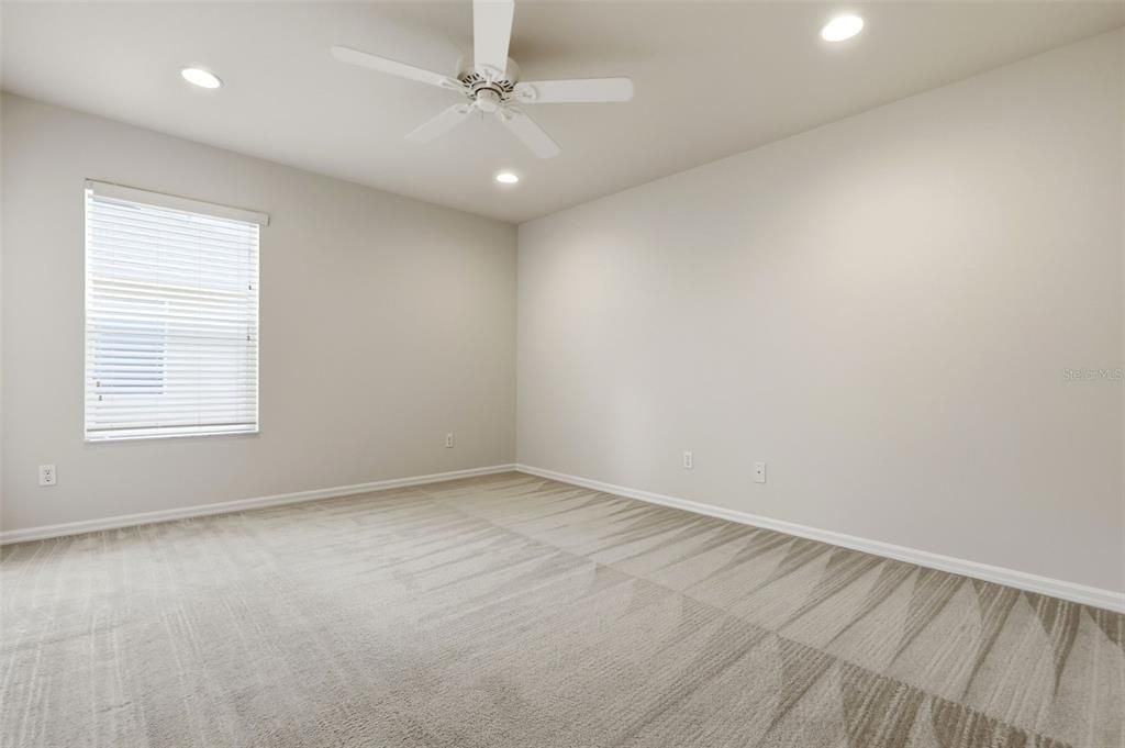 En Venta: $574,900 (4 camas, 2 baños, 3019 Pies cuadrados)