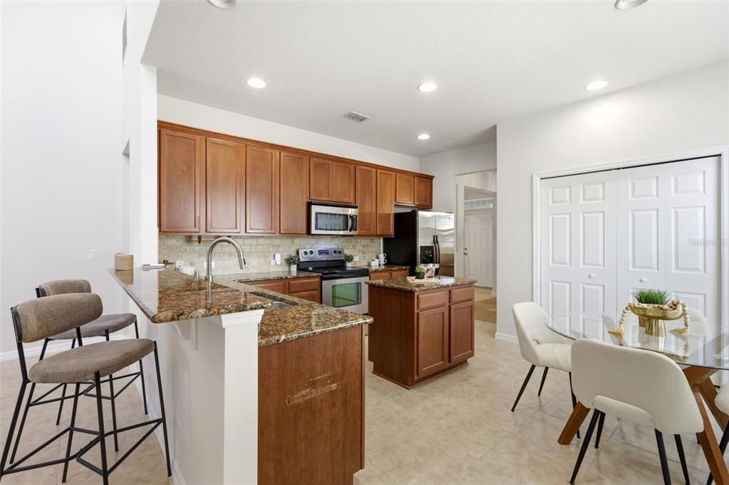 En Venta: $574,900 (4 camas, 2 baños, 3019 Pies cuadrados)