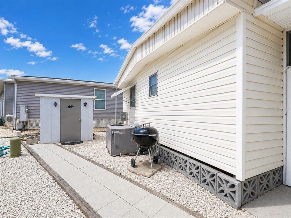 For Sale: $219,900 (2 beds, 2 baths, 960 Square Feet)