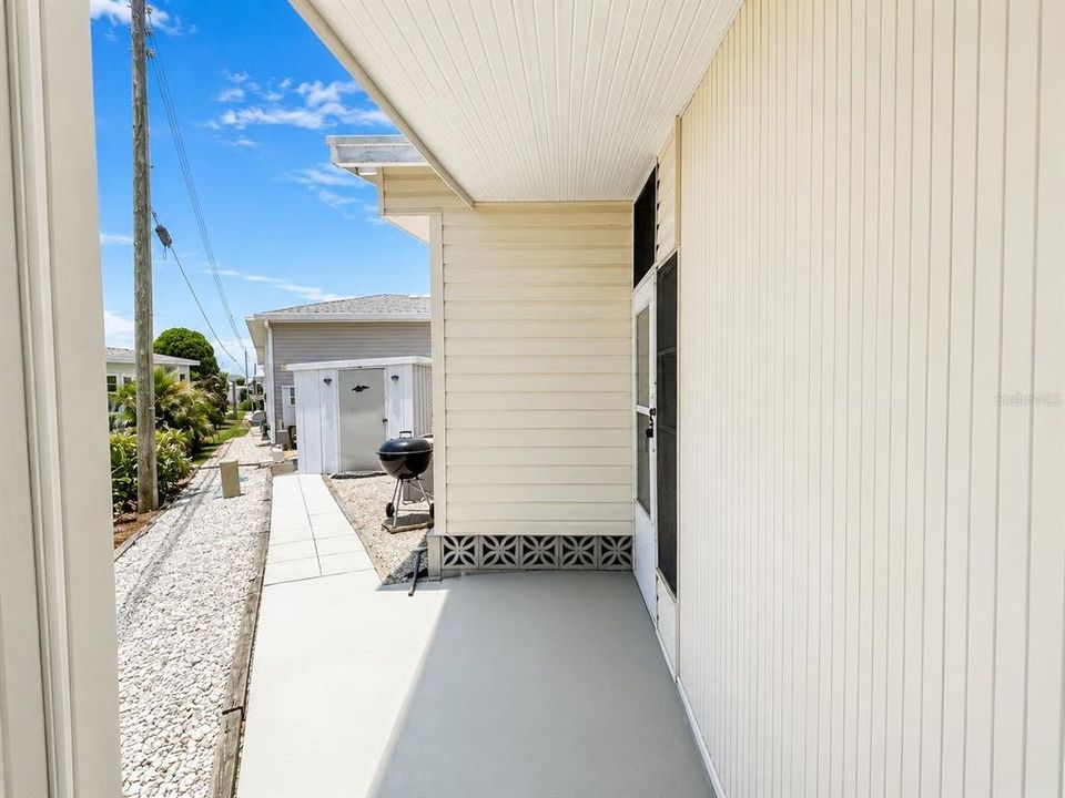 For Sale: $219,900 (2 beds, 2 baths, 960 Square Feet)