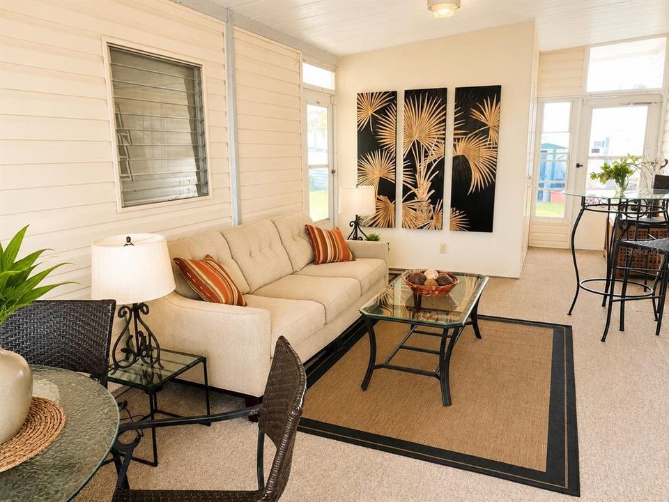For Sale: $219,900 (2 beds, 2 baths, 960 Square Feet)