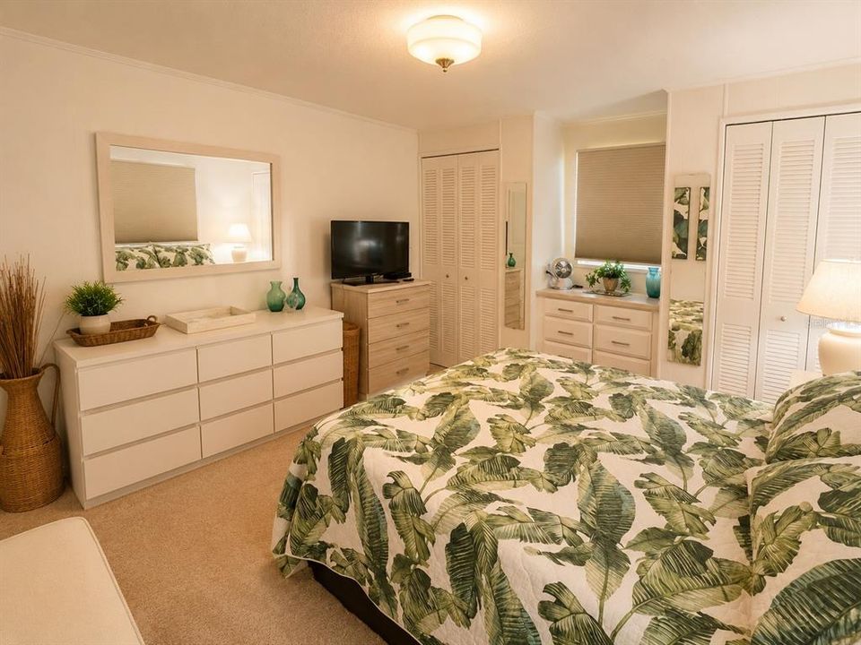 For Sale: $219,900 (2 beds, 2 baths, 960 Square Feet)