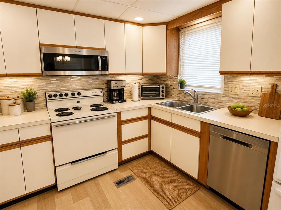 For Sale: $219,900 (2 beds, 2 baths, 960 Square Feet)