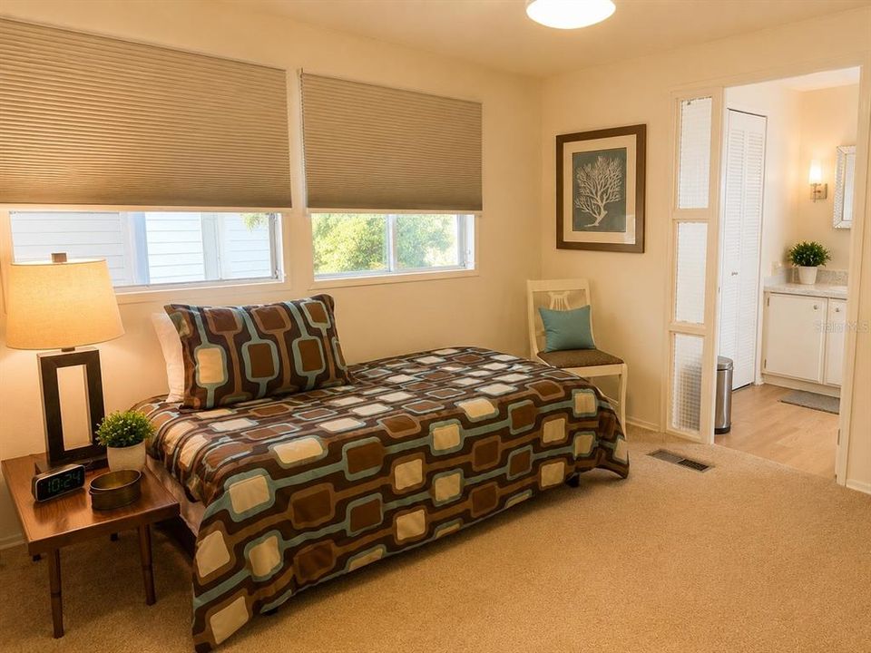 For Sale: $219,900 (2 beds, 2 baths, 960 Square Feet)