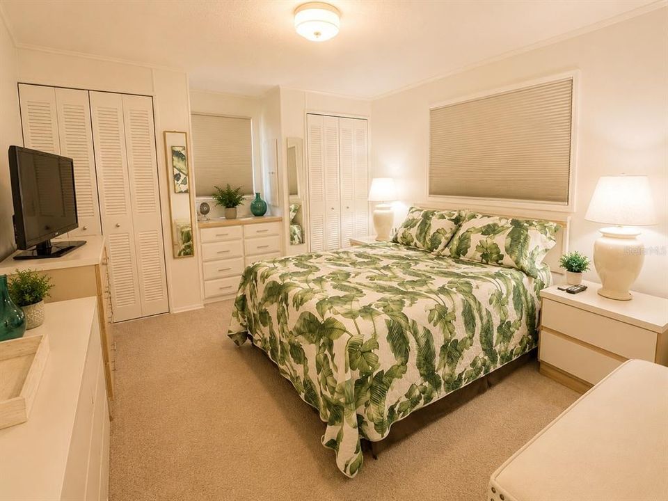 For Sale: $219,900 (2 beds, 2 baths, 960 Square Feet)