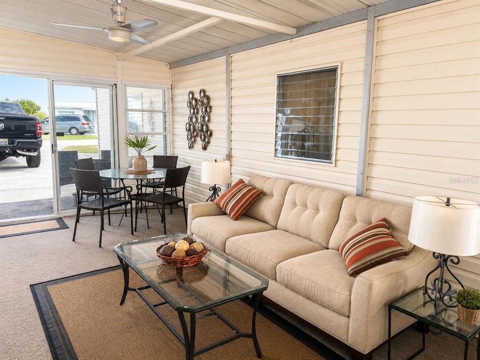 For Sale: $219,900 (2 beds, 2 baths, 960 Square Feet)