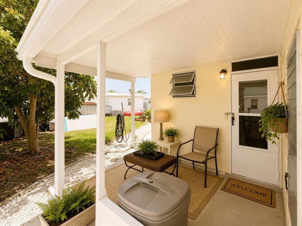 For Sale: $219,900 (2 beds, 2 baths, 960 Square Feet)
