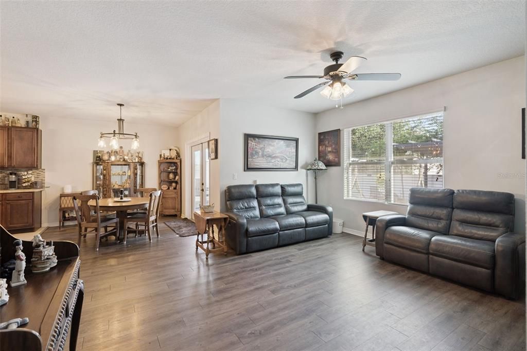 For Sale: $365,000 (4 beds, 2 baths, 1867 Square Feet)