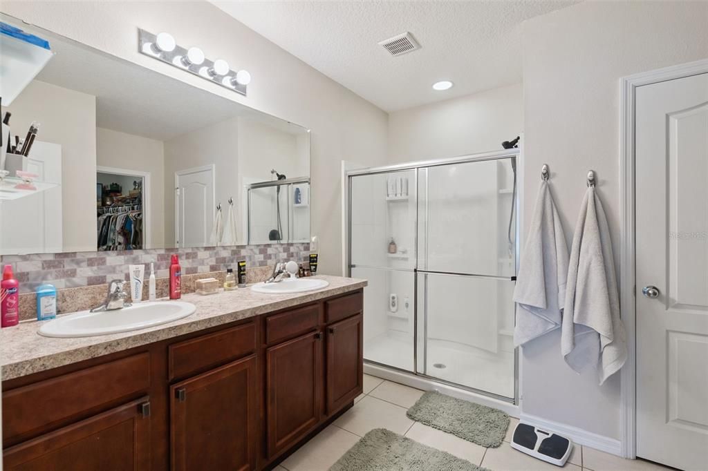 For Sale: $365,000 (4 beds, 2 baths, 1867 Square Feet)