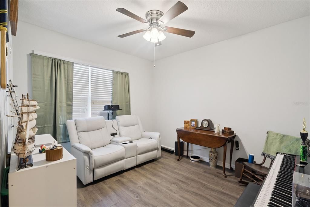 For Sale: $365,000 (4 beds, 2 baths, 1867 Square Feet)