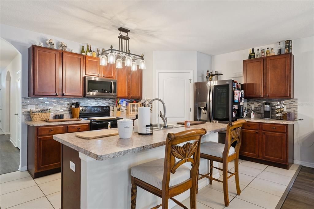 For Sale: $365,000 (4 beds, 2 baths, 1867 Square Feet)